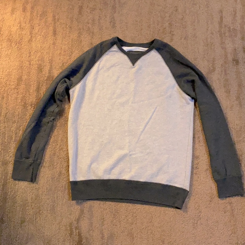Grey pull over, in new condition, sz med comfy